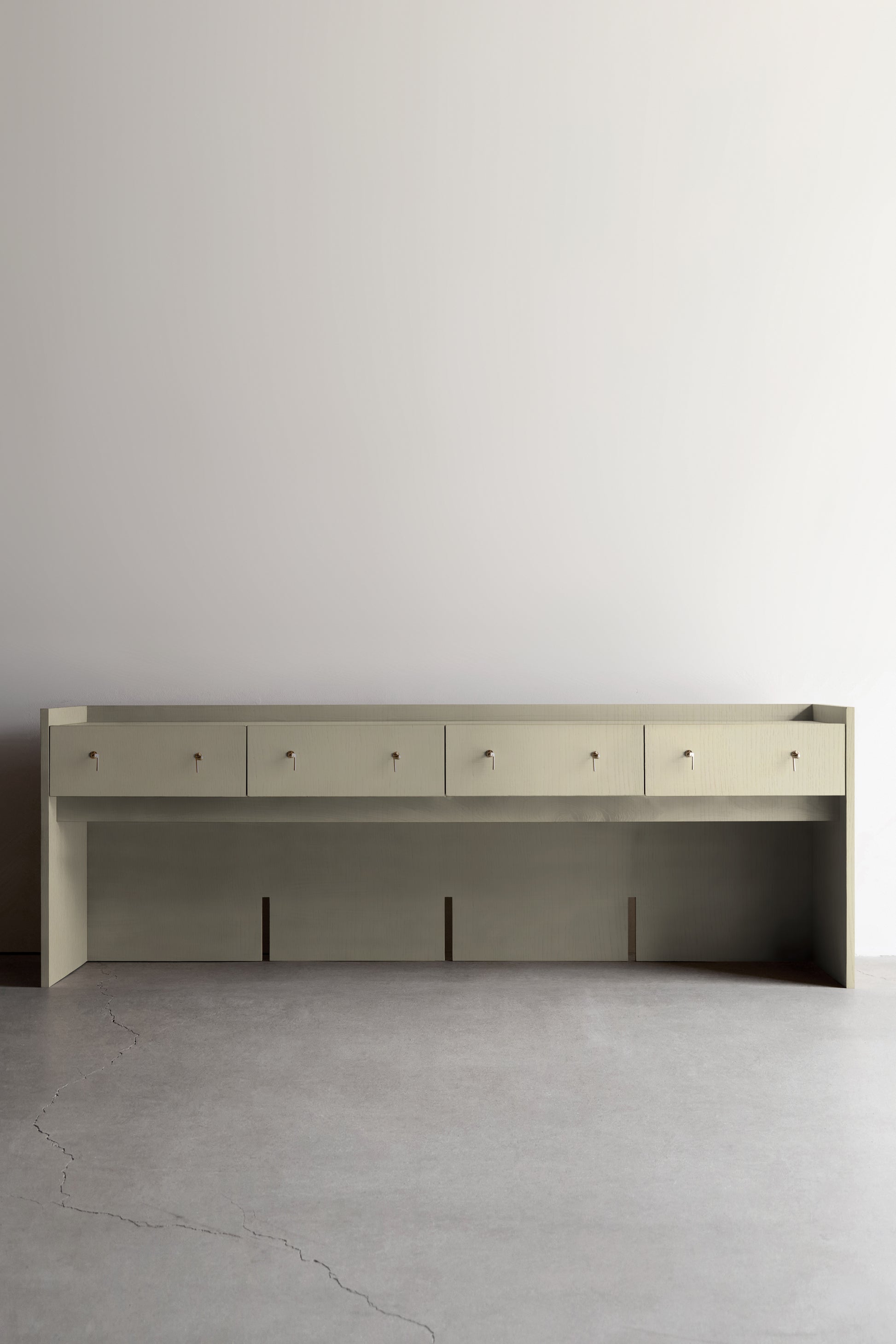 alt_text::Marella Console - shot of left side||color::Mushroom||show_in_gallery::true||position::first
