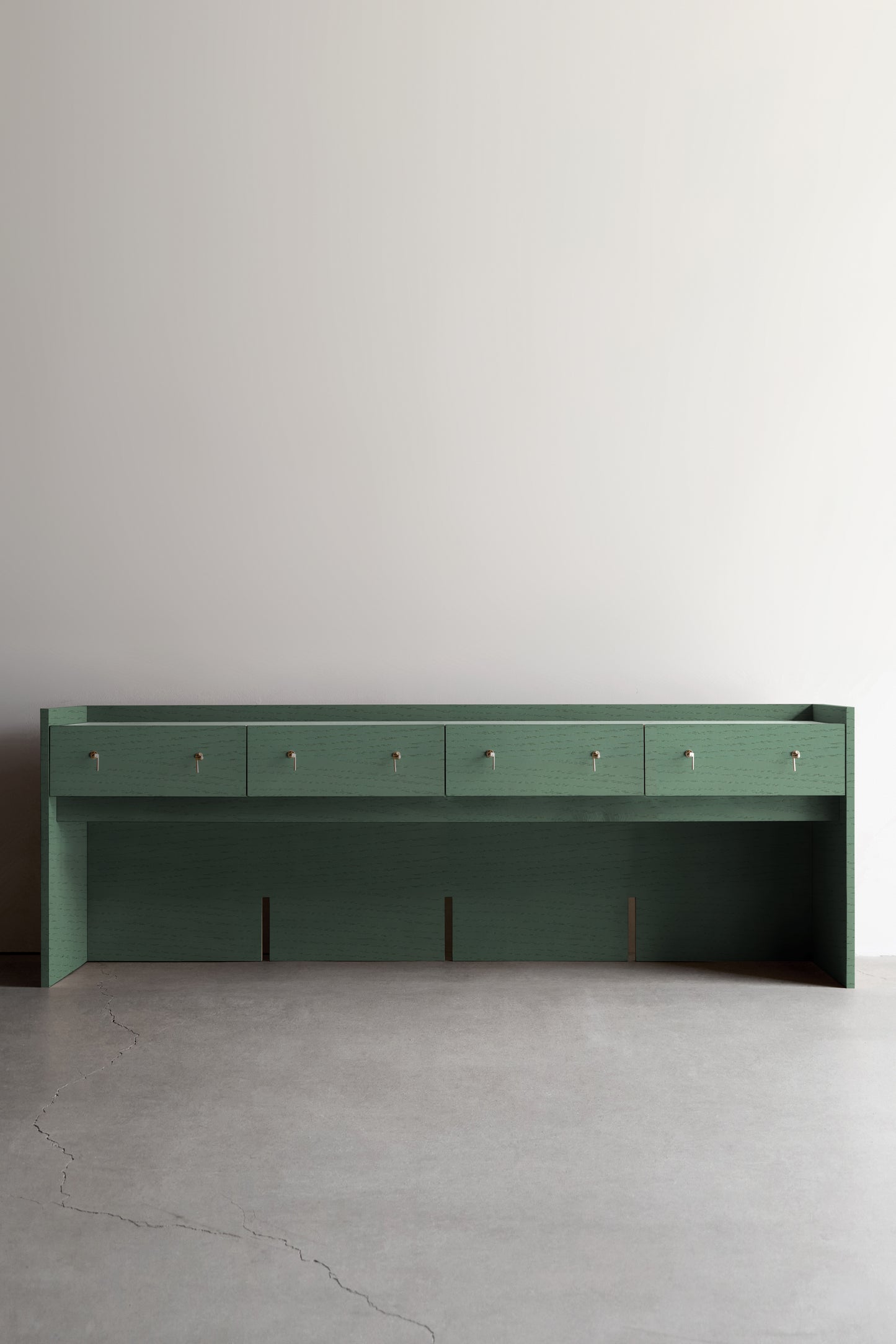 alt_text::Marella Console - shot of left side||color::Parsley||show_in_gallery::true||position::first
