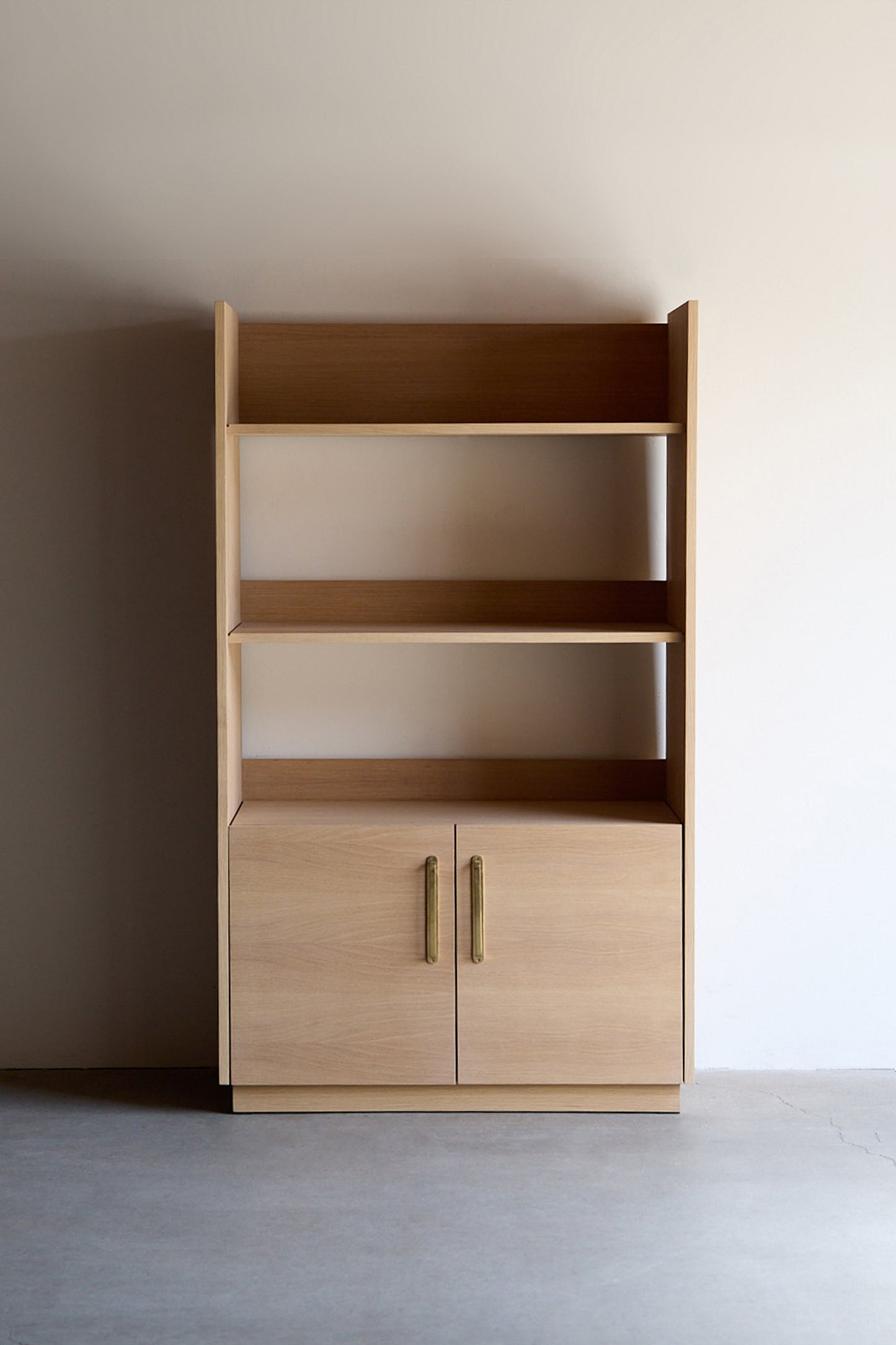 alt_text::Marella Hutch - shot of left side||color::Oak||show_in_gallery::true||position::first
