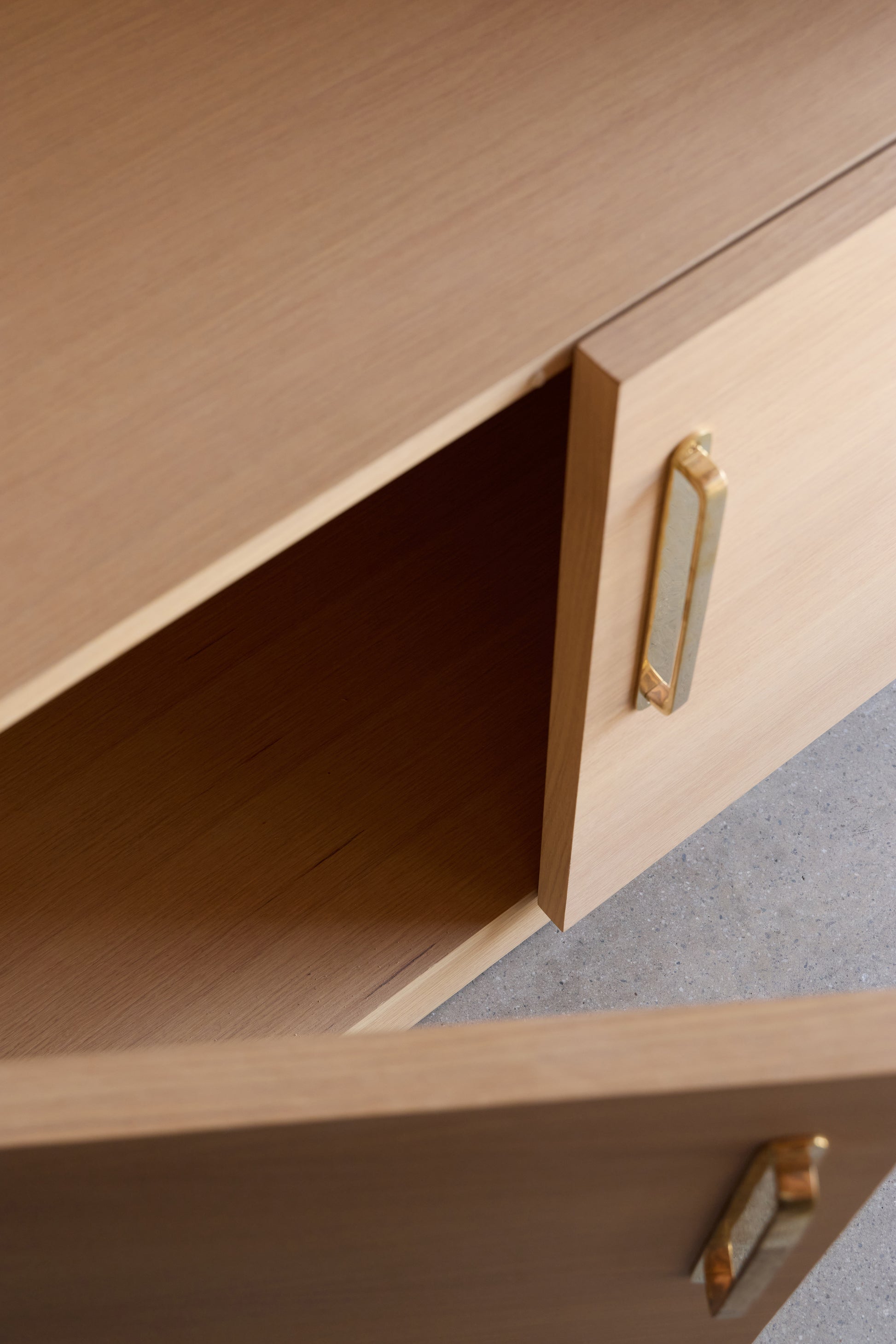 alt_text::Marella Hutch - shot of left side||color::Oak||show_in_gallery::true||position::first
