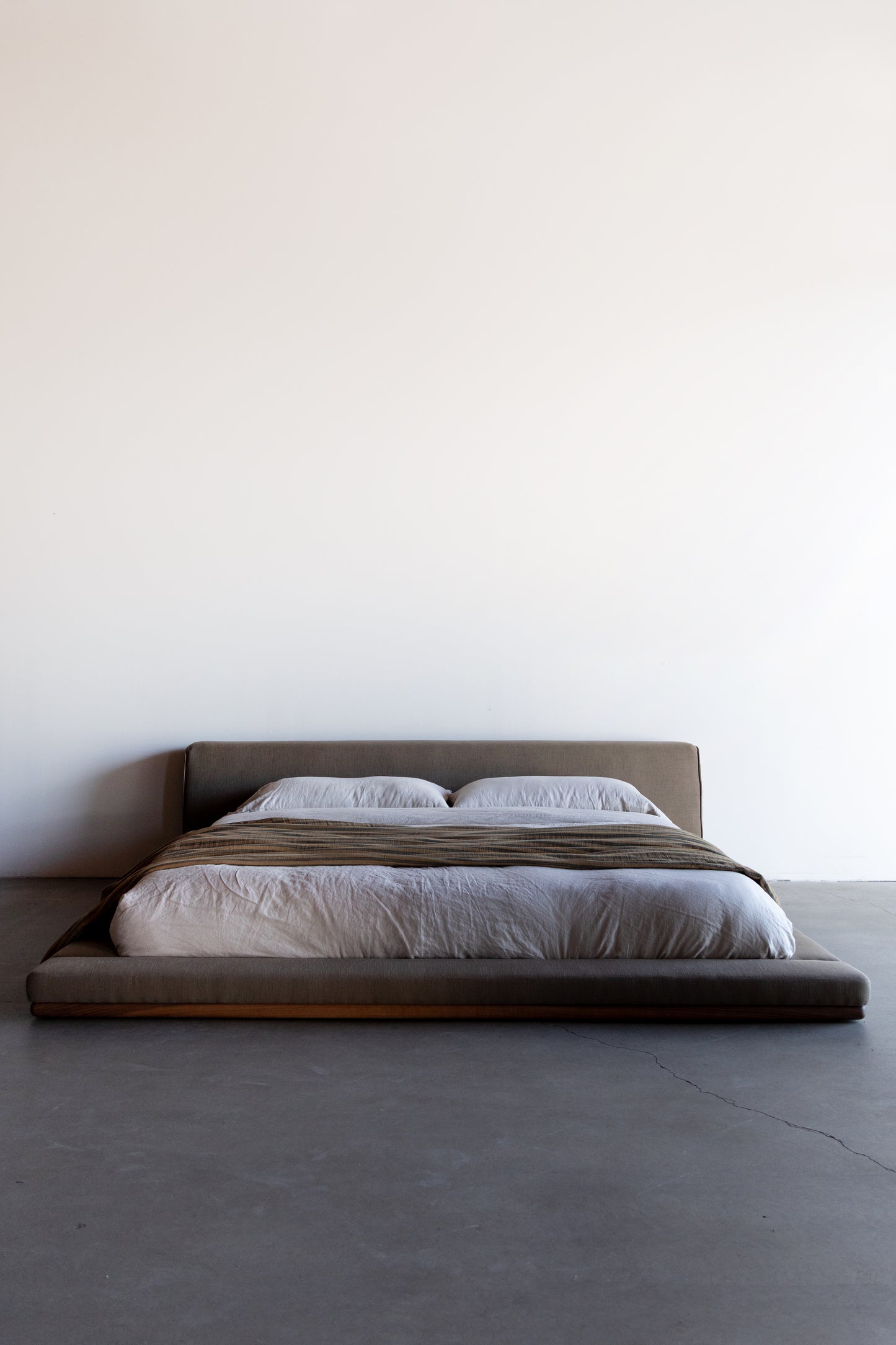 alt_text::Blake Bed - shot of left side||color::Caper||show_in_gallery::true||position::first