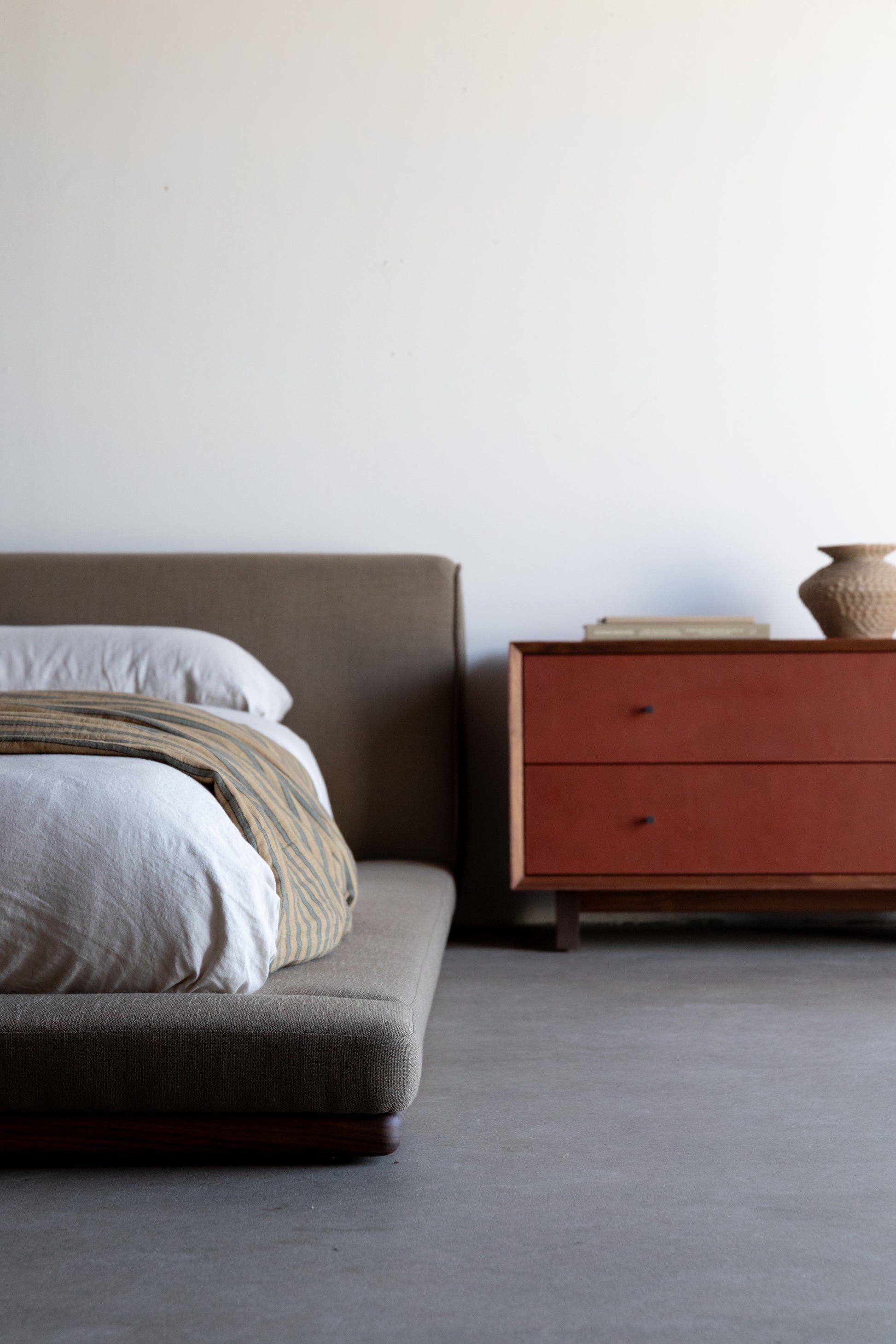 alt_text::Blake Bed - shot of left side||color::Caper||show_in_gallery::true||position::first