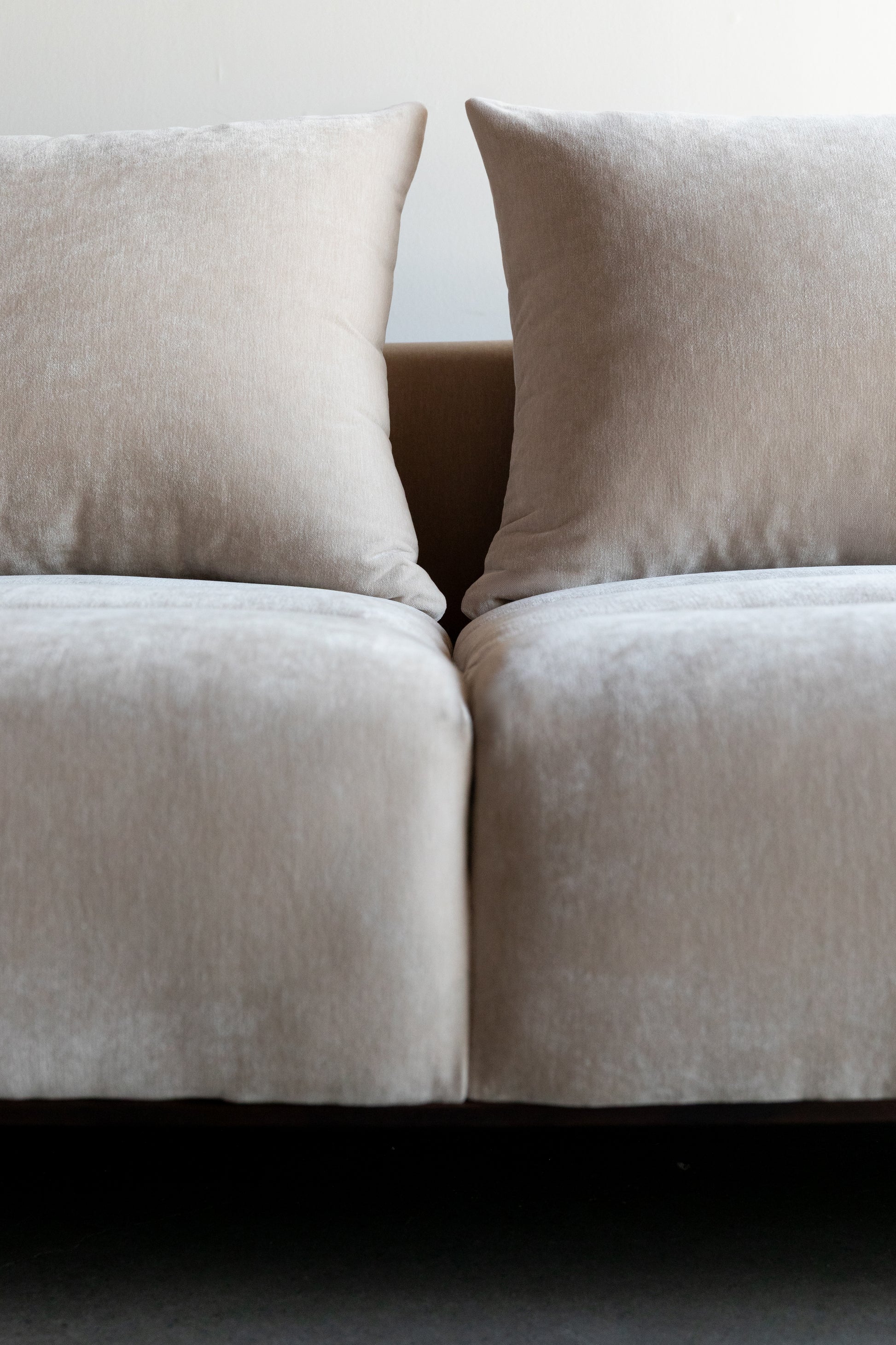 alt_text::Carter sofa - shot of left side||color::Buff||show_in_gallery::true||position::first