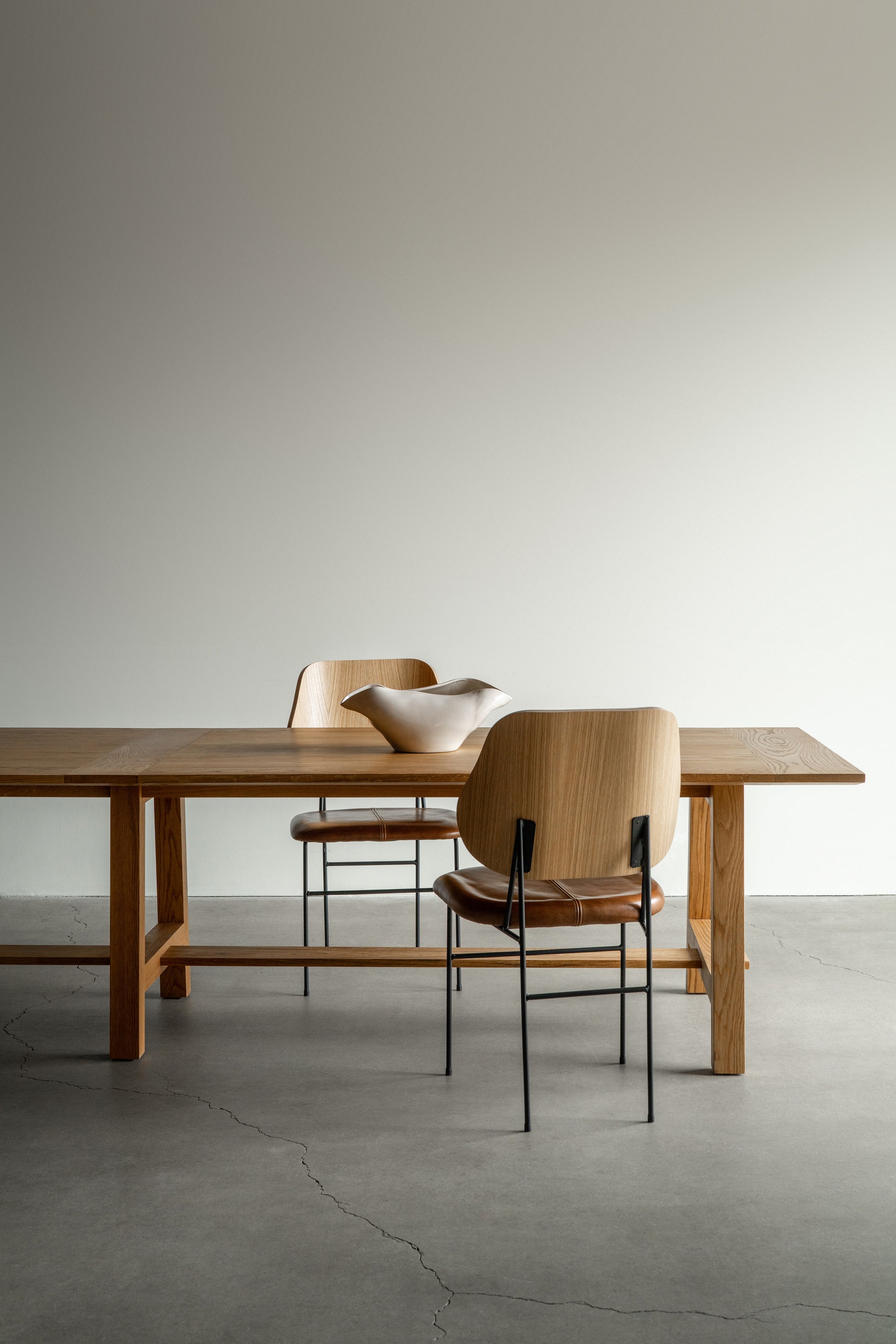 alt_text::Entrada Dining Table- shot of left side||size::144”L||show_in_gallery::true||position::first
