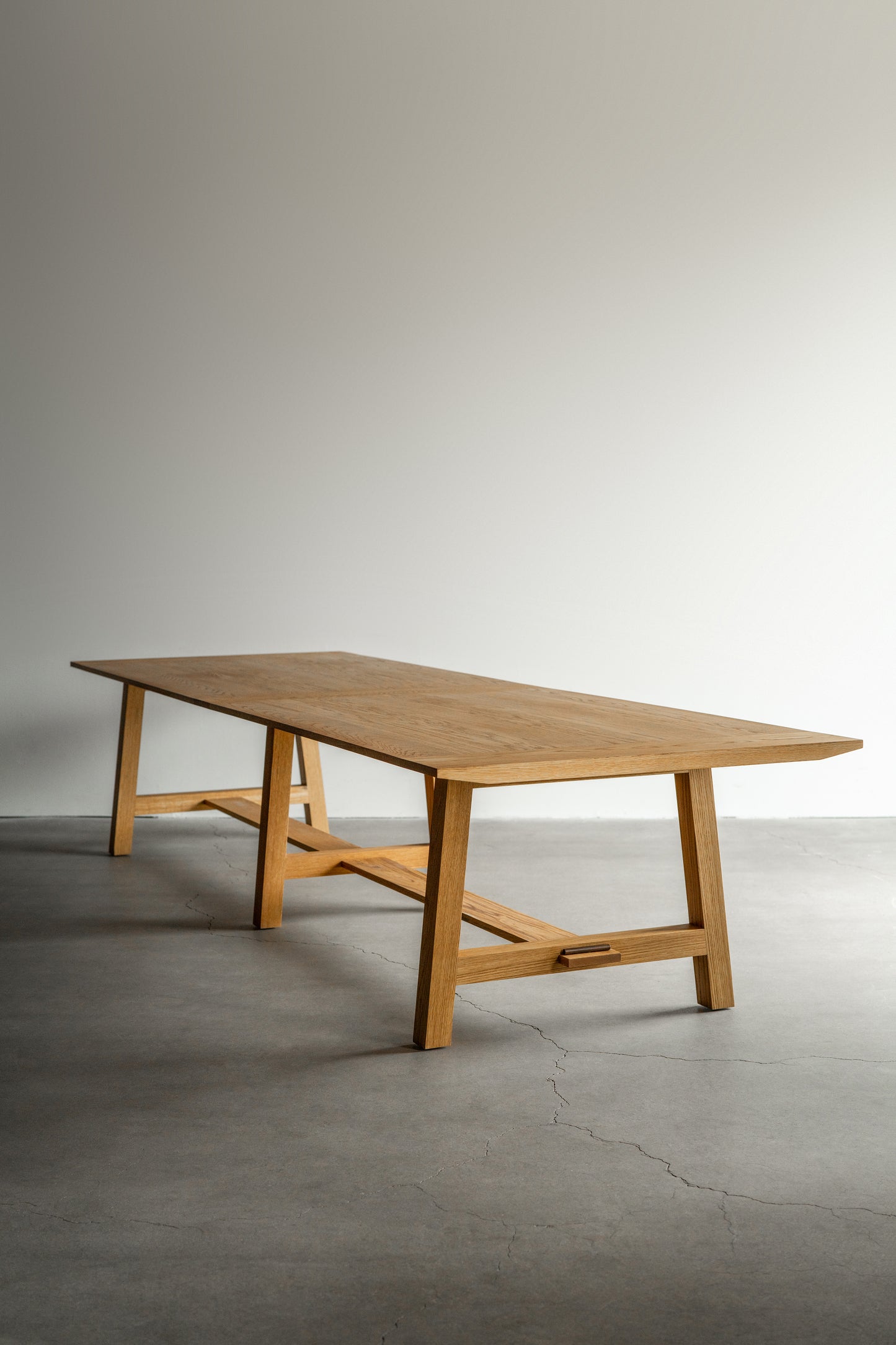 alt_text::Entrada Dining Table- shot of left side||size::144”L||show_in_gallery::true||position::first