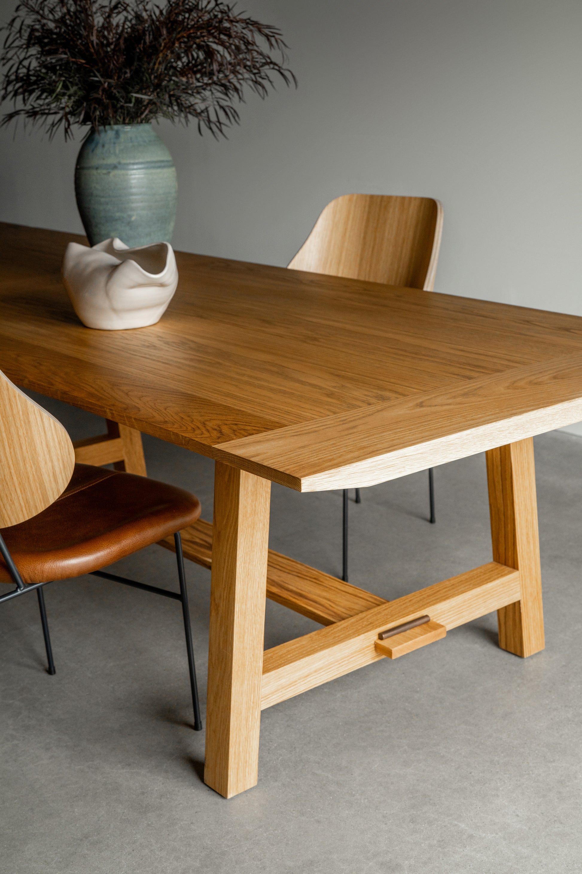 alt_text::Entrada Dining Table- shot of left side||size::144”L||show_in_gallery::true||position::first
