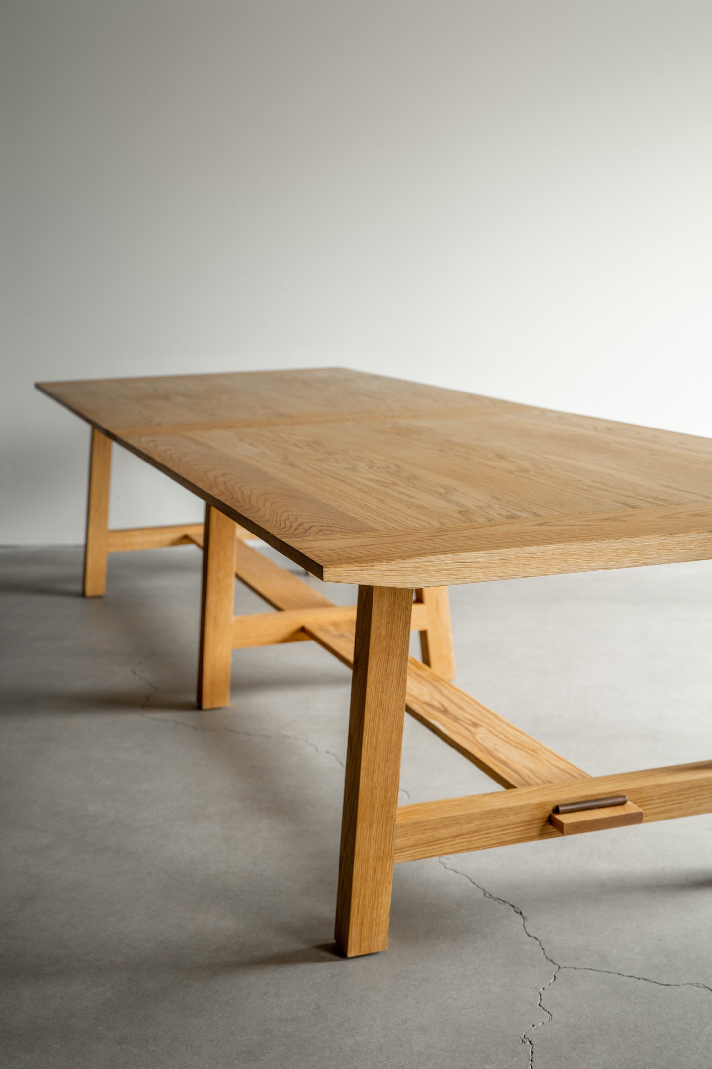 alt_text::Entrada Dining Table- shot of left side||size::144”L||show_in_gallery::true||position::first