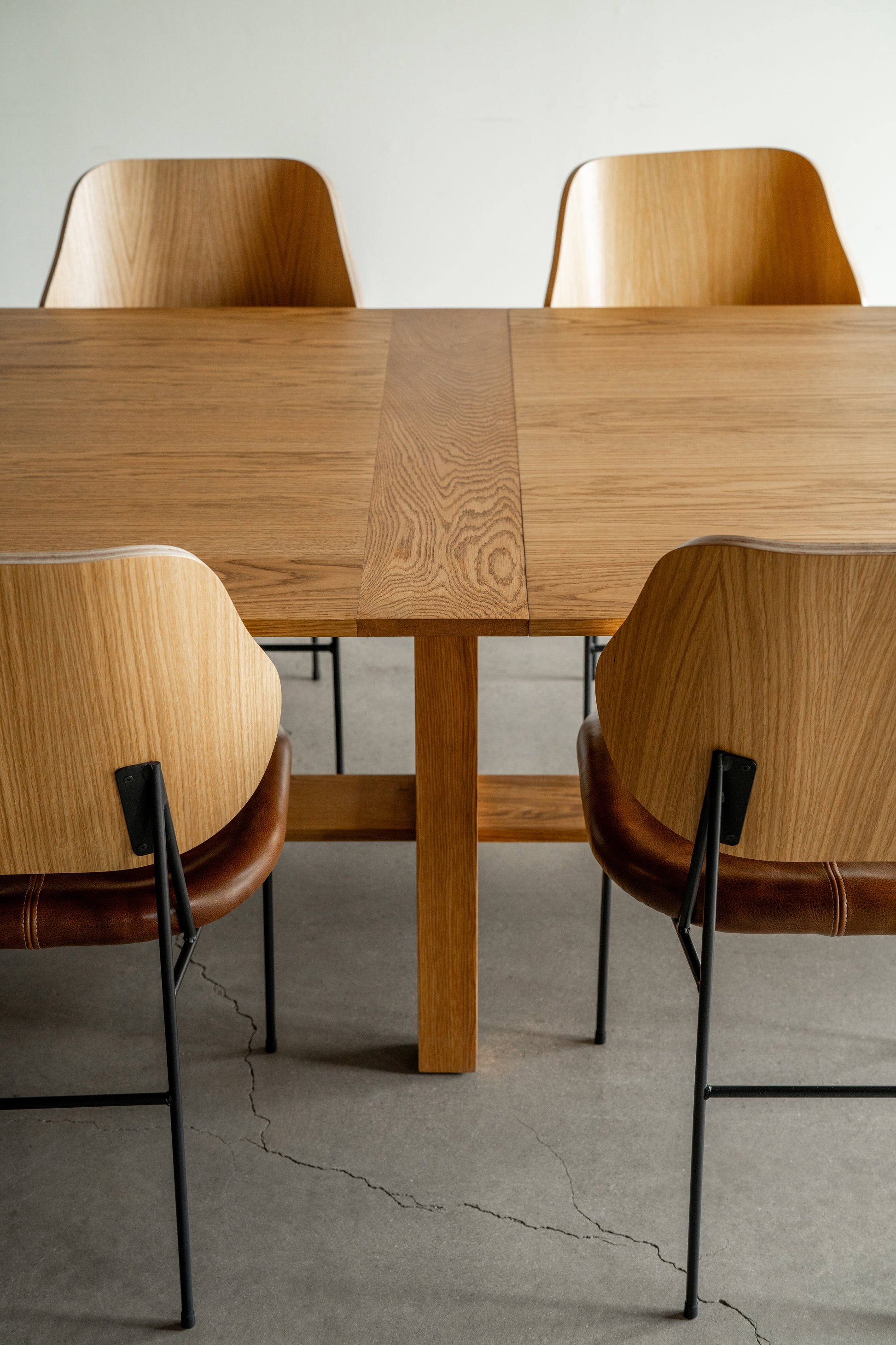 alt_text::Entrada Dining Table- shot of left side||size::144”L||show_in_gallery::true||position::first
