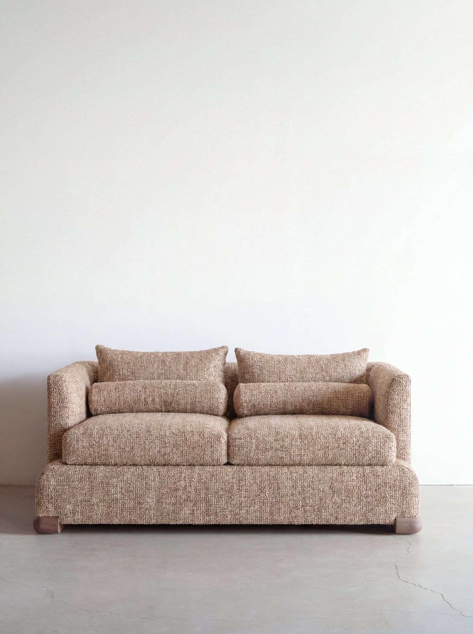 alt_text::Carter sofa - shot of left side||color::Santorini||show_in_gallery::true||position::first