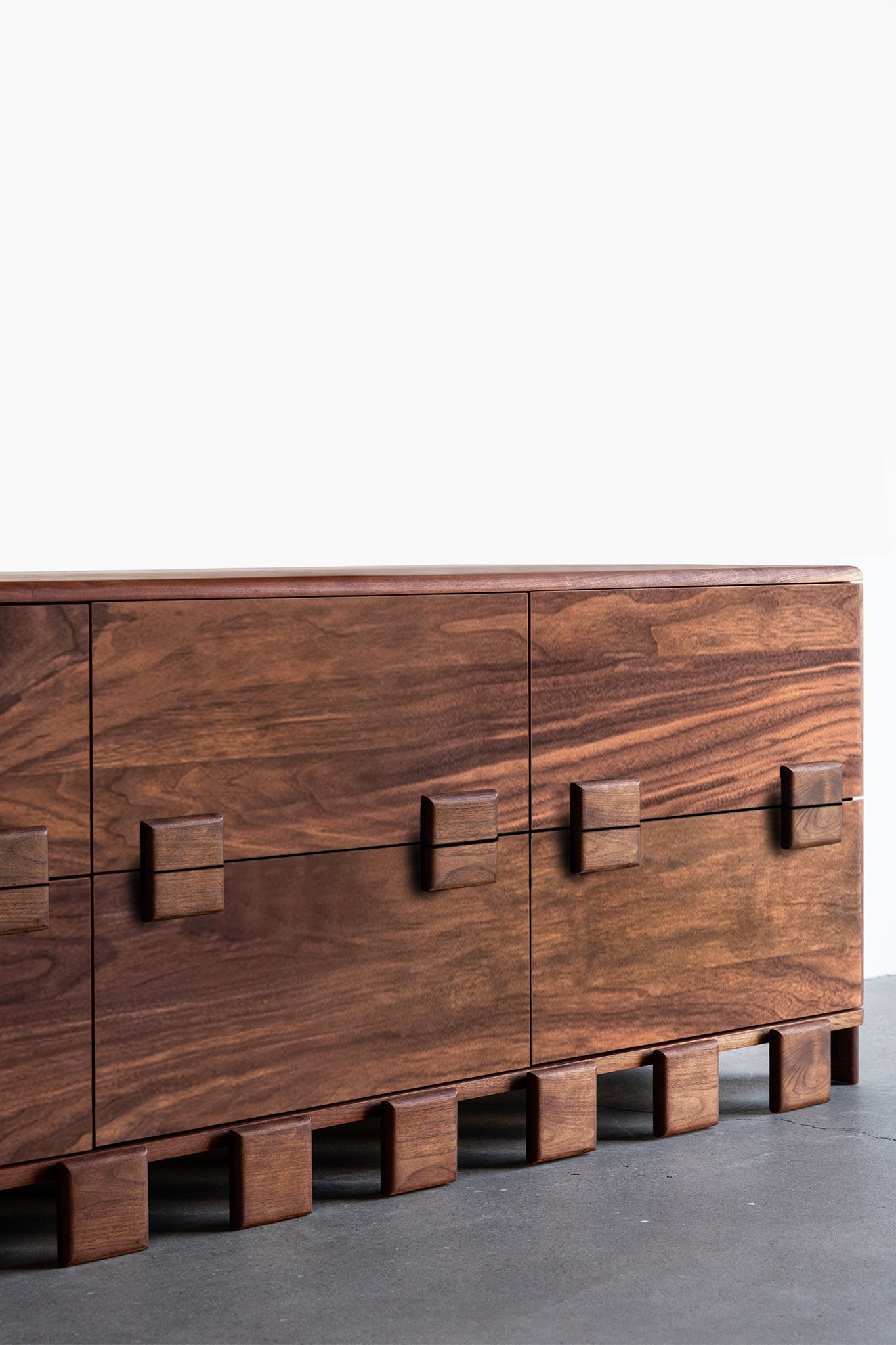 Highland Dresser
